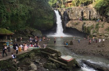 JELAJAH JAWA BALI 2018: Sejuknya Air Terjun Tegenungan di Bali