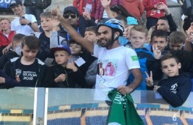 PIALA DUNIA 2018: Super Sekali, Suporter Arab Saudi Bersepeda ke Rusia