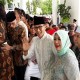 Sandiaga Uno Salat  Id di Halaman Balai Kota