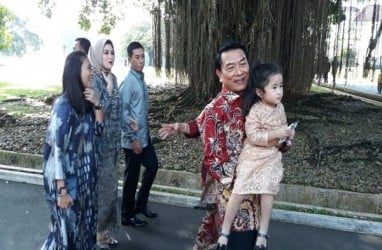  'Open House' Jokowi, Sorak Sorai untuk Basuki hingga Moeldoko Gendong Cucu