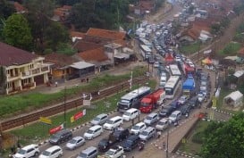 Jalur Selatan Lintas Nagreg Macet Pada Tengah Malam Ini