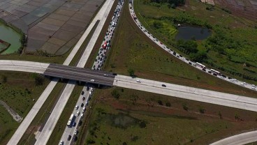 MUDIK LEBARAN 2018: Arus Kendaraan di Jalan Tol Cipali Menuju Jakarta Mulai Padat