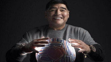 PIALA DUNIA 2018: Duh, Maradona Bersikap Rasis ke Penonton Asia Saat Nonton Argentina Lawan Islandia