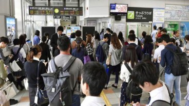 GEMPA JEPANG: Semua Layananan Transportasi Kereta Osaka Dihentikan Sementara