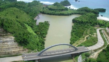 JLAJAH WISATA MALANG, Kemolekan Pantai Perawan Menggoda