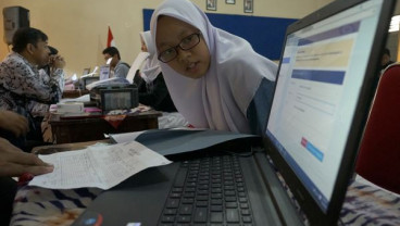 Masuk SMK Bayar Rp15 Juta, Wali Kota Risma Minta Pemprov Kaji Ulang