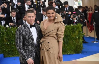 Priyanka Chopra Bawa Nick Jonas Temui Ibunya di India