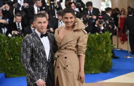 Priyanka Chopra Bawa Nick Jonas Temui Ibunya di India