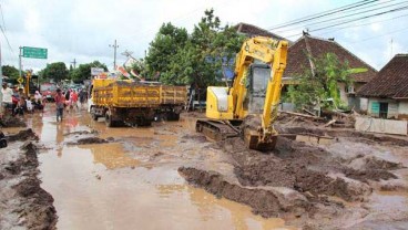 Kementerian PUPR Kirimkan Alat Berat dan Peralatan ke Lokasi Banjir Bandang Banyuwangi