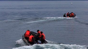 KAPAL TENGGELAM DANAU TOBA: Diduga Lokasi di Kedalaman 450 Meter, Petugas Kerahkan Drone Bawah Air