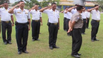 Untuk Menarik Perhatian Cewek, Satpam Ini Jadi Polisi Gadungan