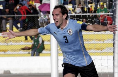 Pertahanan Uruguay Lebih Menarik Perhatian Daripada Duet Suarez-Cavani