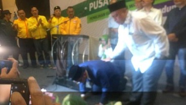 Menang Quick Count Pilgub Jabar, Ridwan Kamil Sujud Syukur