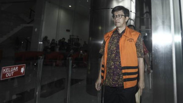 Sidang Kasus KTP Elektronik: Anang SugianaTenang Hadapi Tuntutan