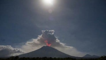 ERUPSI GUNUNG AGUNG: 38 Penerbangan Garuda Dibatalkan