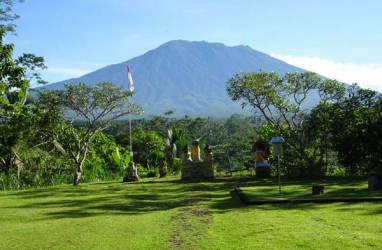 Gubernur Bali : Aktivitas Gunung Agung Mulai Menurun, Warga Kembali ke Rumah Masing-Masing