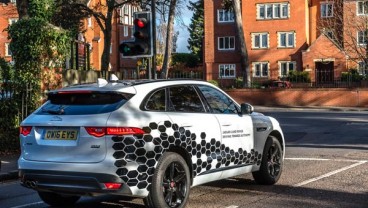 Jaguar Uji-Coba Mobil Pintar dan Terhubung di Jalan Inggris