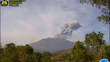 Gunung Agung Erupsi Lagi Pagi Ini