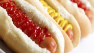 Dalam 10 Menit, Cowok Amerika Ini Lahap 74 Hotdog