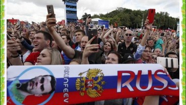 PIALA DUNIA 2018: Rusia Tersingkir, Penggemar Bola Sambut Tim di Moskow