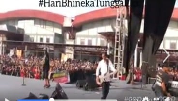 Fact or Fake: Jokowi Main Gitar Bareng Boomerang di Acara Rembuk Nasional Aktivis 98