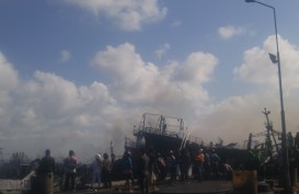 12 Jam, Kapal Ikan Terbakar di Pelabuhan Benoa Dapat Dipadamkan