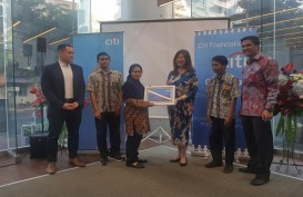 Citibank Donasikan 50 Unit Komputer untuk Sekolah Surabaya