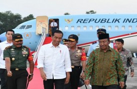 Presiden Jokowi Bagikan Ribuan Sertifikat di Benteng Kuto Besak, Palembang