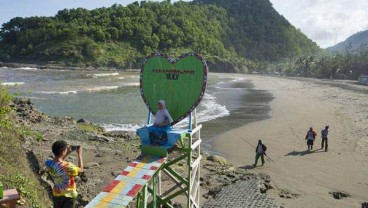 Hindari Mandi di Pantai, Gelombang Tinggi Mengantai Pesisir Cilacap hingga Yogyakarta