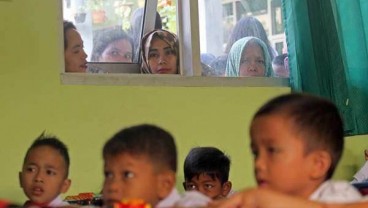 HARI PERTAMA SEKOLAH: Mendikbud Muhadjir Effendy Hadiri Upacara di SD Papua