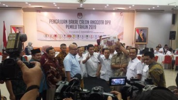 Gerindra Serahkan Berkas Bacaleg Bertuliskan 2019 Prabowo Presiden