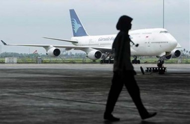 455 Jamaah Haji Kloter Pertama NTB Diangkut Boeing 747-400 Garuda