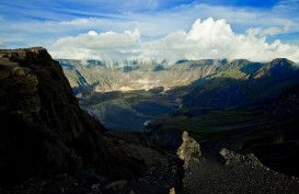 Padang Savana Taman Nasional Gunung Tambora Terbakar