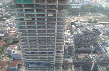 GEDUNG PENCAKAR LANGIT :  Berlomba Menggapai Awan