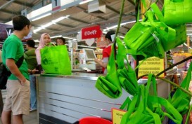 Kurangi Pemakaian Kantong Plastik, KLHK Bagikan 2.000 Tas Belanja