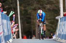 Pukul Pembalap Lain, Moscon Didiskualifikasi dari Tour de France
