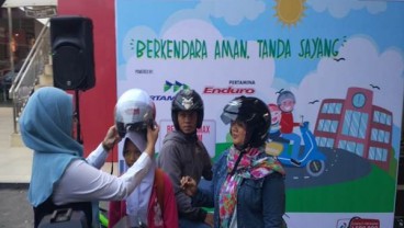 Pada Hari Anak Nasional, Pertamina MOR III Bagikan Gratis 500 Helm