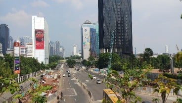 Ada Rerumputan di Depan Halte Trotoar Baru Sudirman, Warga Kebingungan