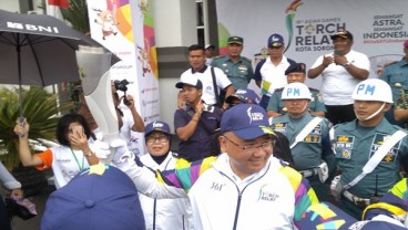 KIRAB OBOR ASIAN GAMES 2018: Semangat Warga Sorong Bikin Menteri Eko Takjub