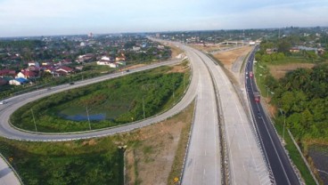 PEMBATASAN IMPOR BAHAN BAKU : Proyek PUPR Jalan Terus