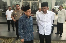 Tak Lupakan NTB, Presiden Jokowi dan Wapres JK Salat…