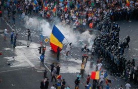 Protes Korupsi dan Upah Rendah, Diaspora Rumania Bentrok Dengan Polisi