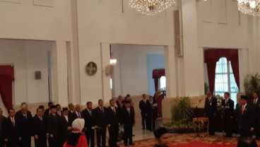 Presiden Jokowi Lantik Enny Nurbaningsih Jadi Hakim MK