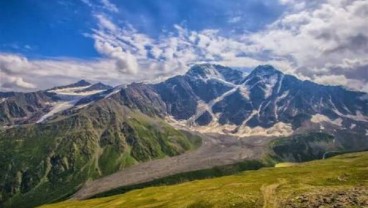 3 Pendaki Indonesia Capai Puncak Gunung Elbrus