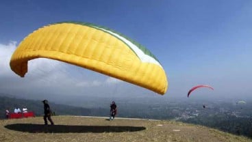 Cuaca Cerah Dukung Kelancaran Paralayang Asian Games Hari Pertama