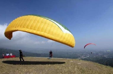 Cuaca Cerah Dukung Kelancaran Paralayang Asian Games Hari Pertama