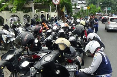 Motor Parkir Liar di Surabaya Bisa Didenda Rp250.000