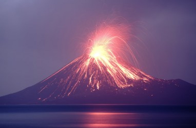 Aktivitas Gunung Anak Krakatau Level II, Dua Letusan Setinggi 300 Meter