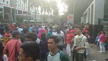 Kompleks Gelora Bung Karno Dipenuhi Masyarakat
