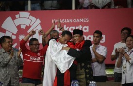 Wow, Jokowi & Prabowo Secara Bersamaan Peluk Atlet Pencak Silat Hanifan Yudani